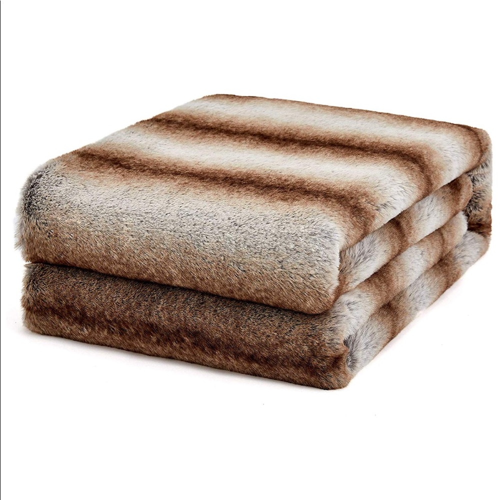 Faux fur style throw blanket - Picture 2 of 3